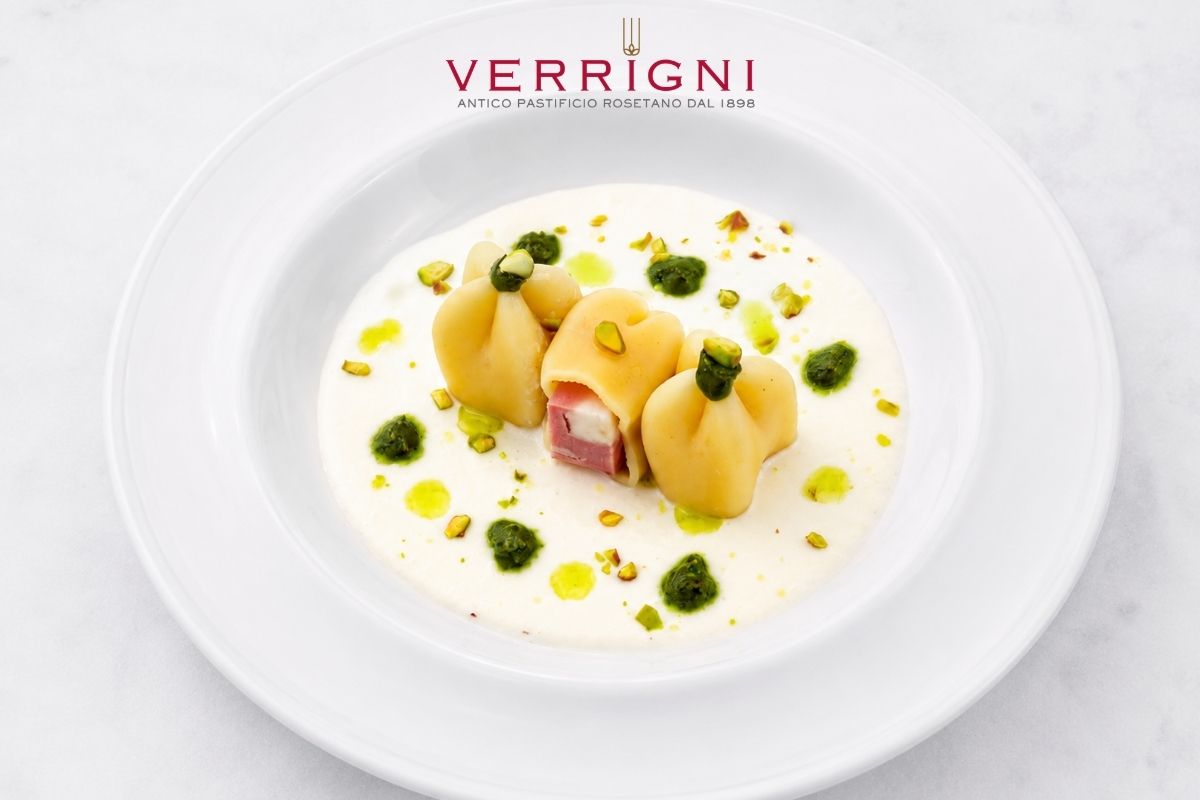 Peperone di Grano Verrigni con burrata mortadella e pistacchi